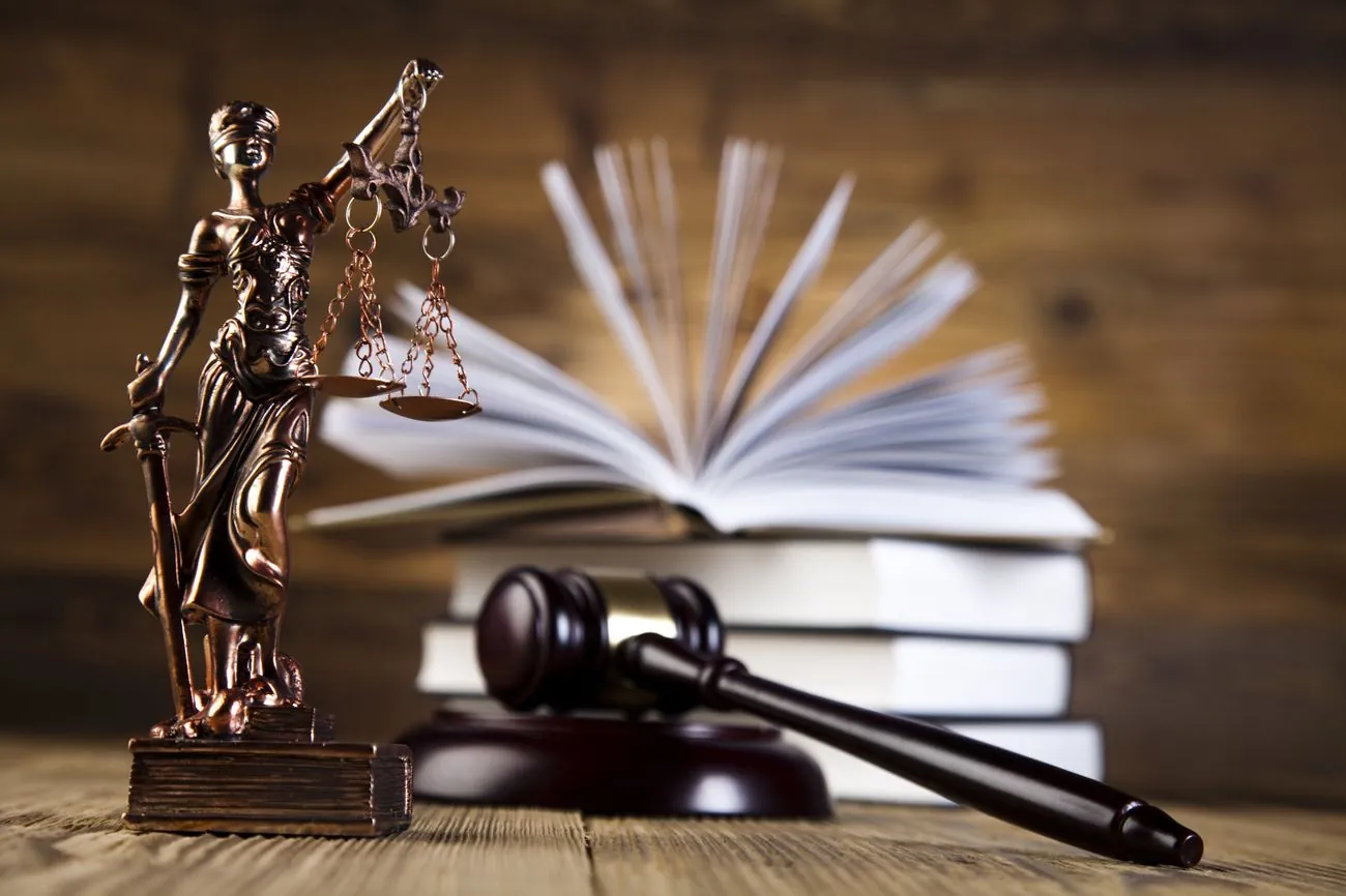Двох киян судитимуть за контрабанду елітних годинників та ювелірки на 12 мільйонів