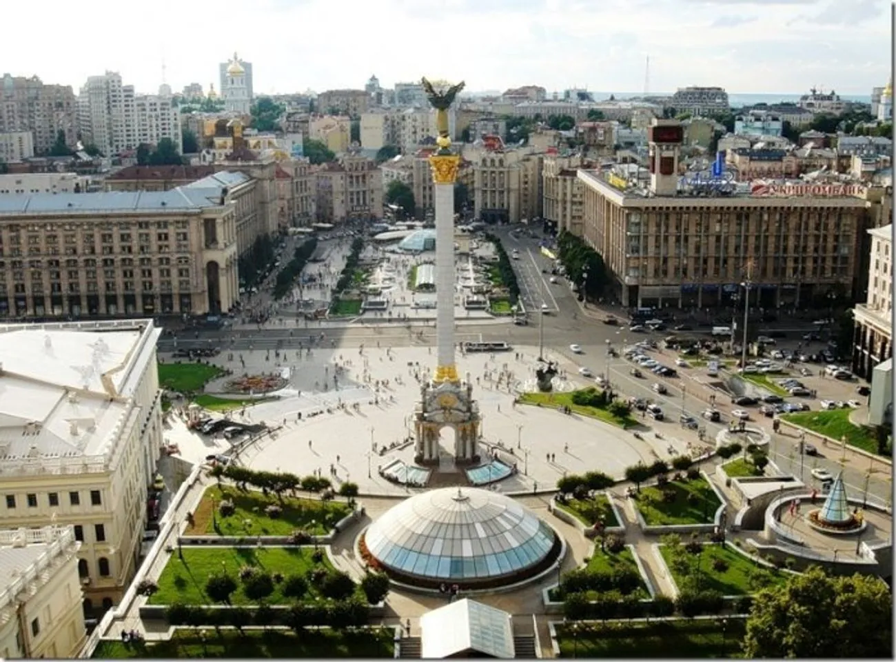 Незаконно зареєструвала земельну ділянку в центрі Києва: держреєстраторці з КМДА повідомили про підозру