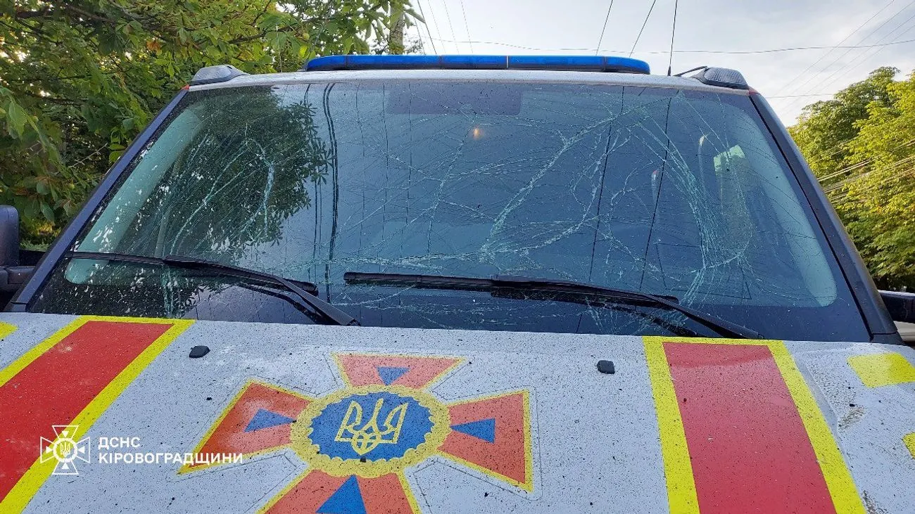У Кропивницькому атака рф зачепила підрозділ рятувальників: кадри наслідків