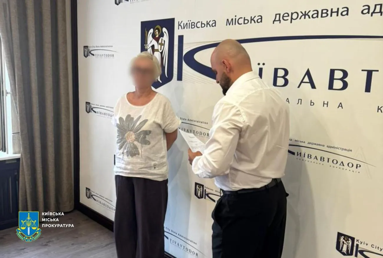 Переплатили понад 900 тис. грн за пісок для мосту Метро: посадовиці