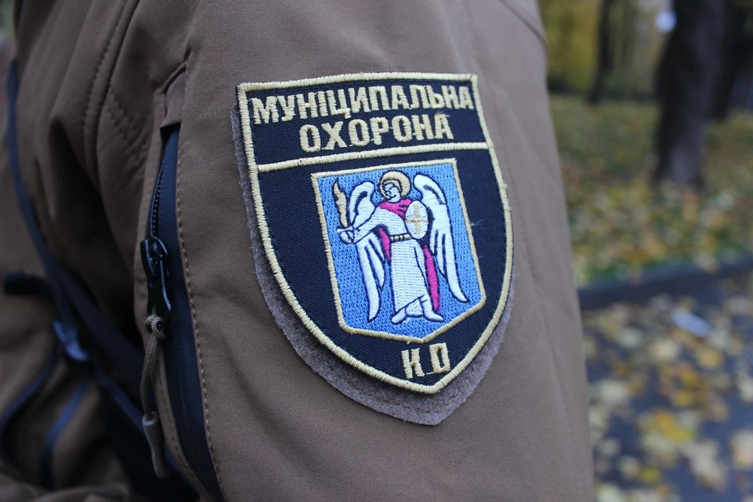 У Києві на “неякісних” бодікамерках держава втратила майже 1,7 млн грн: підозрюють посадовицю Муніципальної охорони