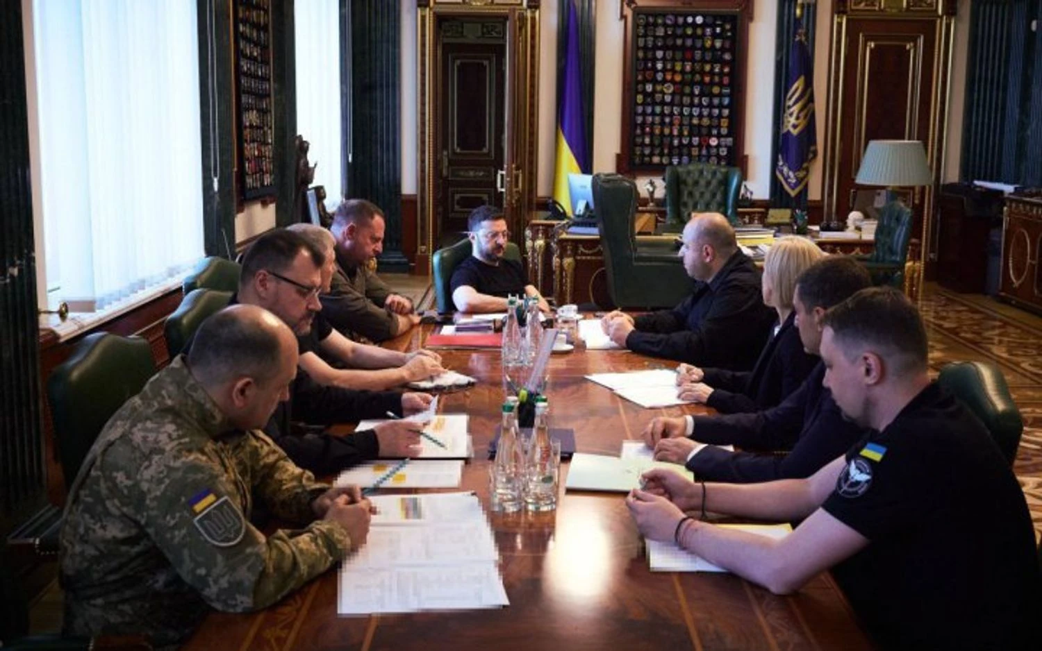 Зеленський після засідання Ставки: “Ми зміцнюємо фронт і готові до будь-яких викликів”