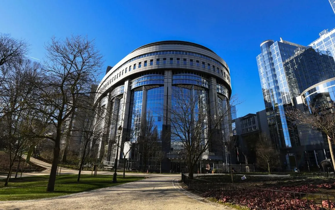 Європарламент закликав використати всі заморожені російські активи для України