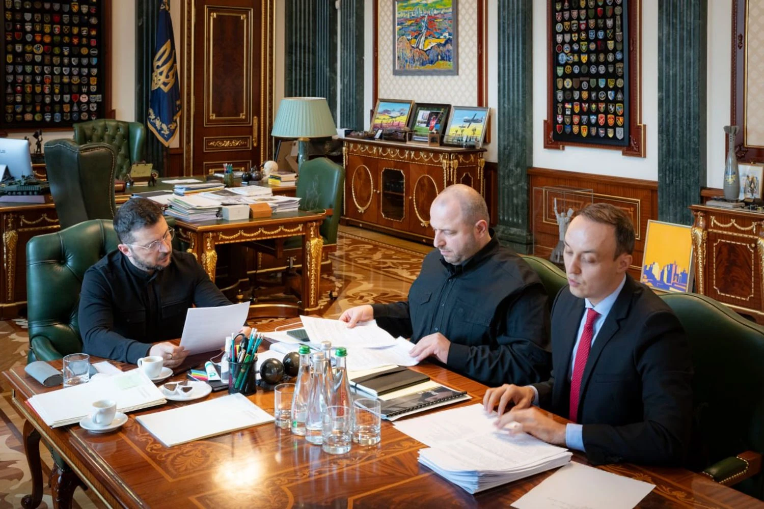 Зеленський доручив розпочати роботу над продовженням дії санкцій, термін яких спливає