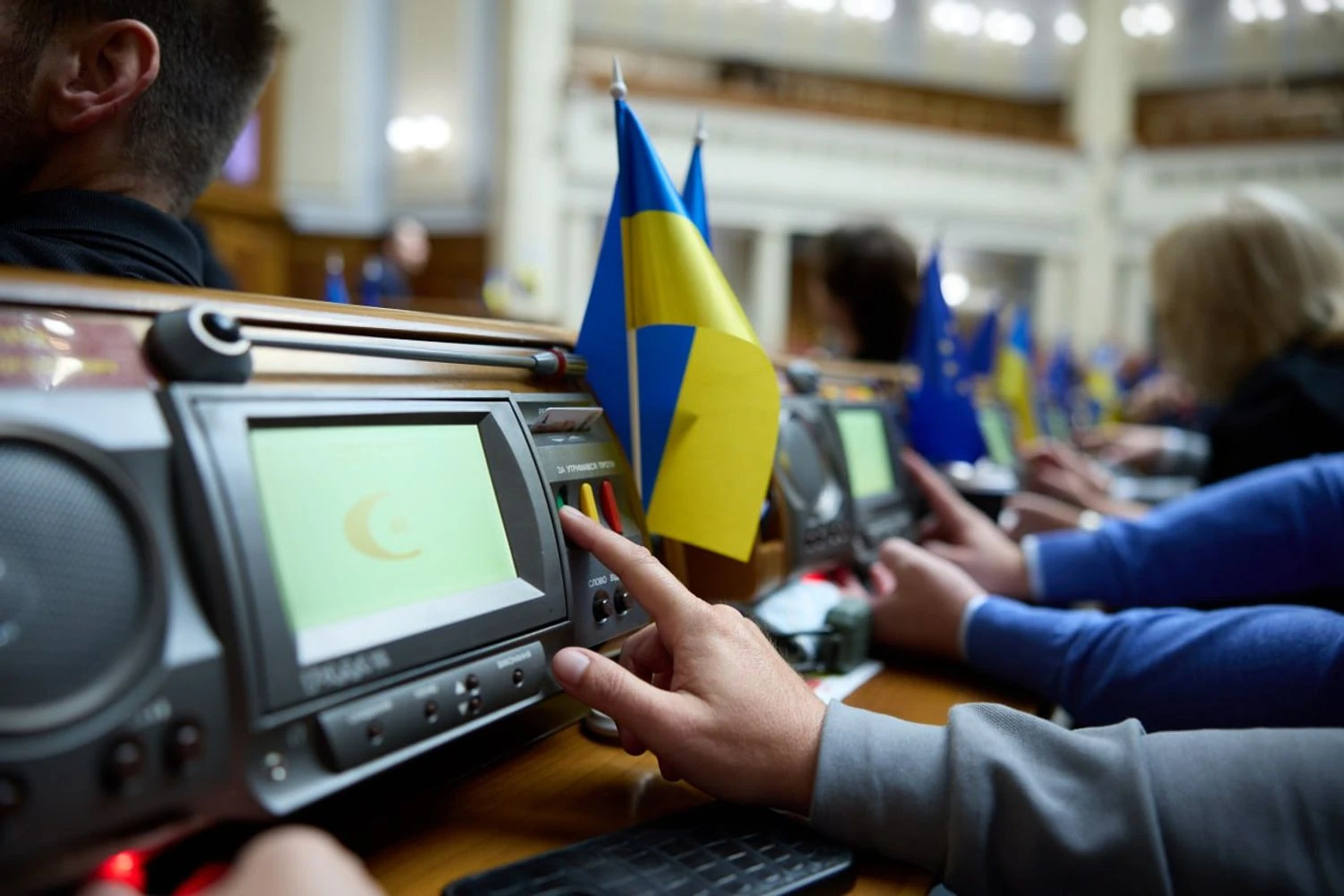 Рада підтримала пільги на адмінзбори для військових, переселенців і постраждалих від війни