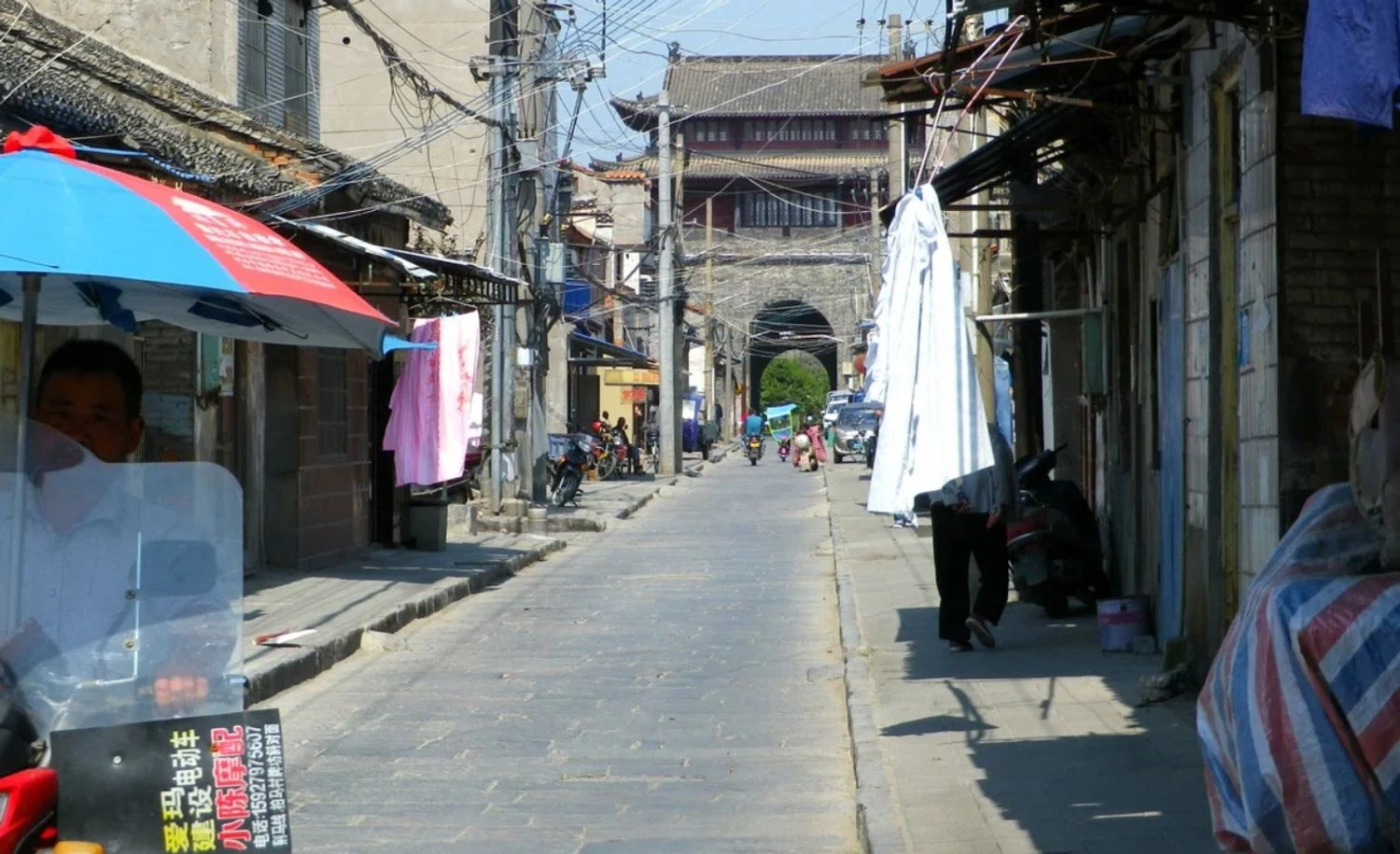 Вигулюють собак та супроводжують до лікарів: китайські компанії з нерухомості змінюють профіль через проблеми на ринку