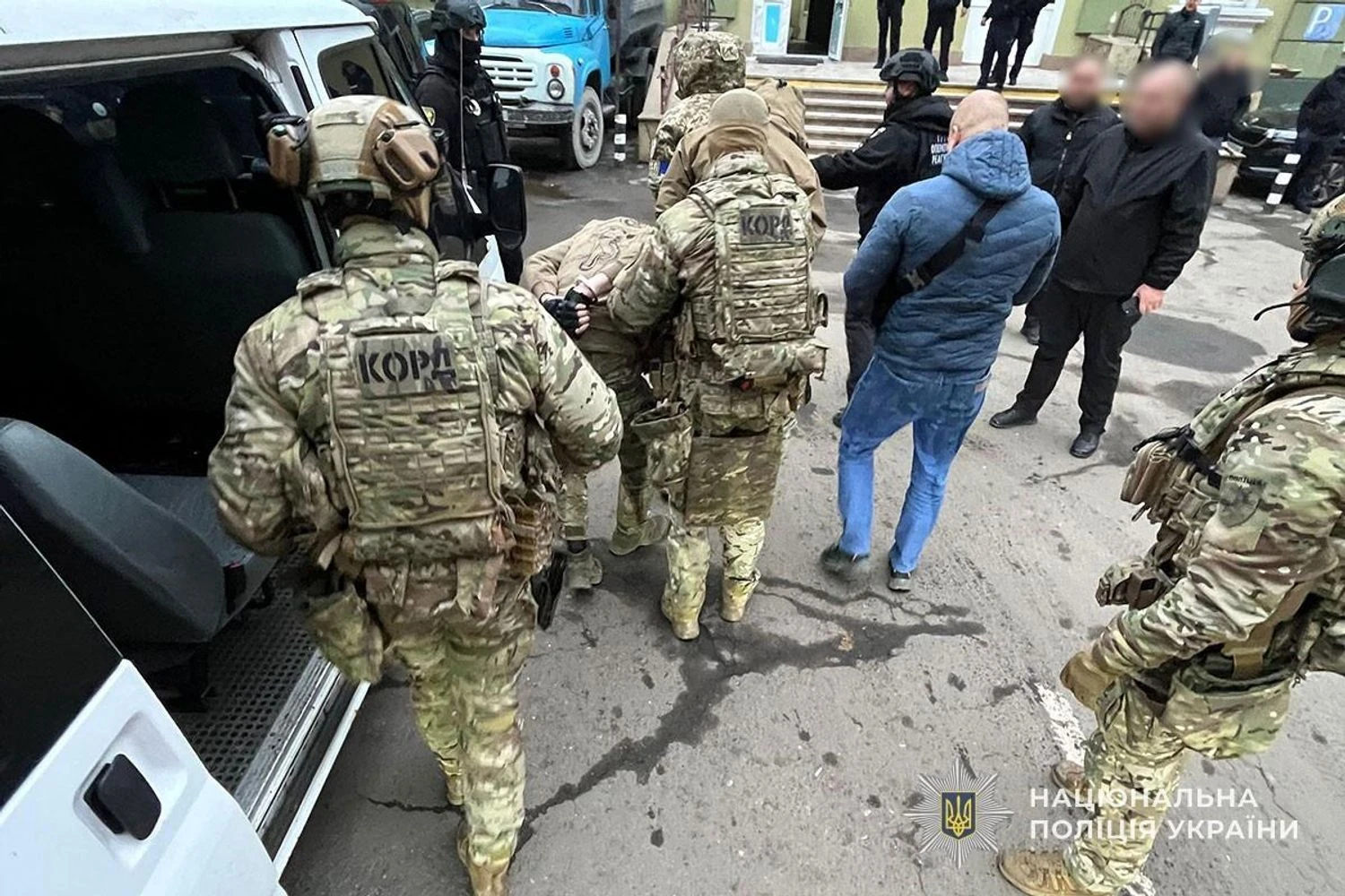 Катували людей та викрадали майно: на Тернопільщині затримали групу військових - поліція