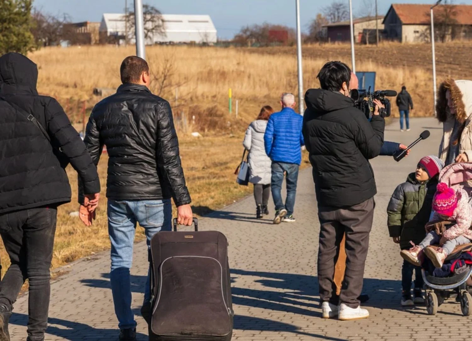 Майже 100 тисяч молодих чоловіків виїхали з України після послаблення правил - The Teregraph