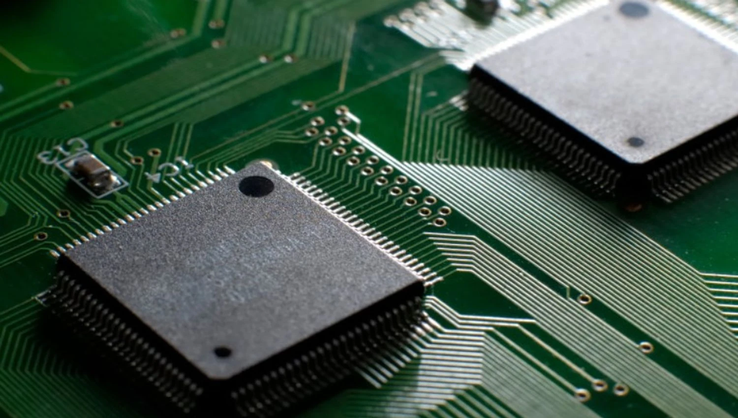 Суперечка КНР та Нідерланідів з приводу чіпів: китайський підрозділ Nexperia заявив про наявність “достатніх запасів”