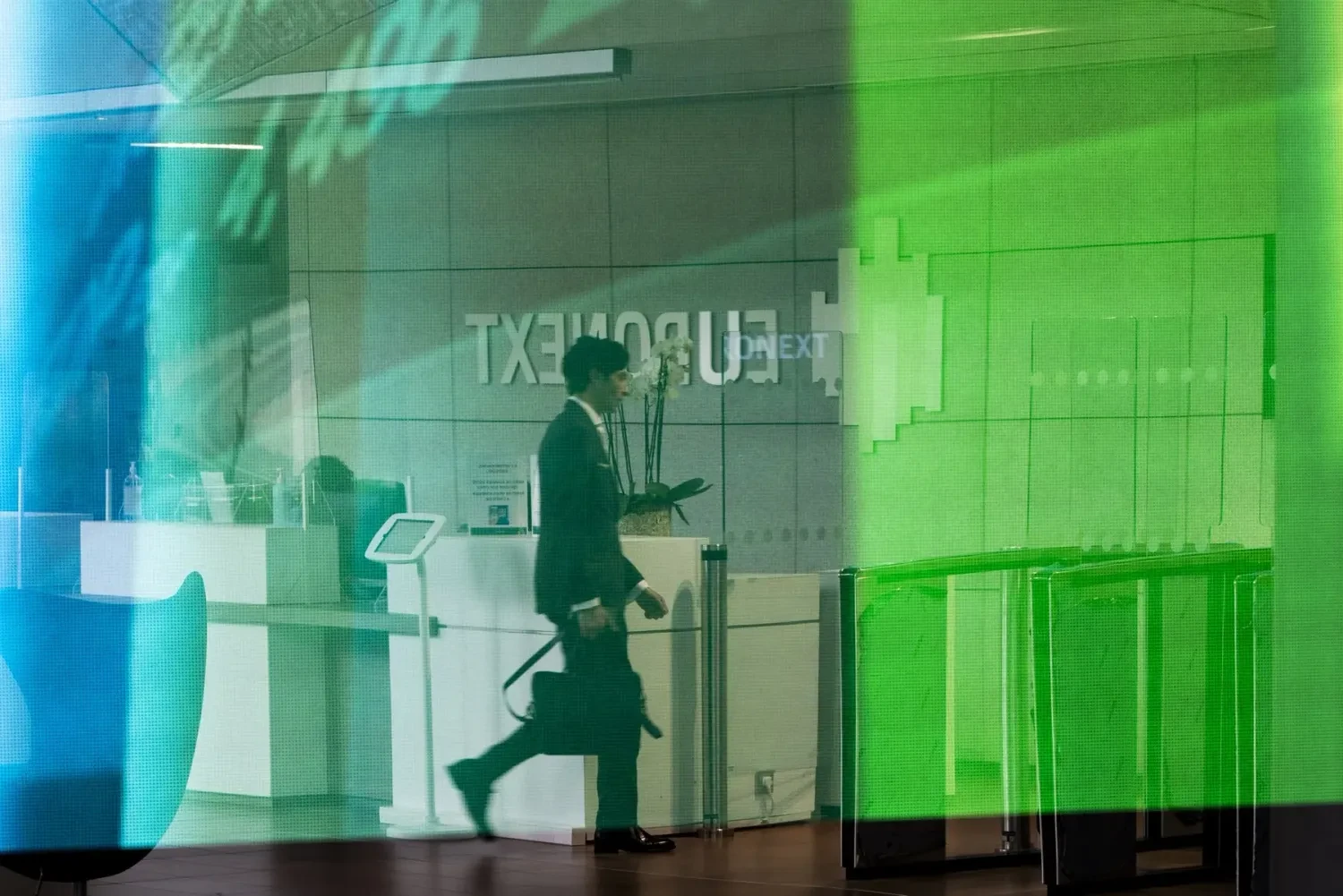 75% світового багатства у руках 10% найзаможніших: новий звіт показав витрати на навчання та як розподіляється заробіток