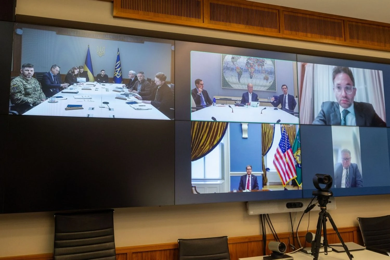 Зеленський провів першу зустріч групи, яка працюватиме над документом щодо відбудови України. Від США були Бессент та Кушнер