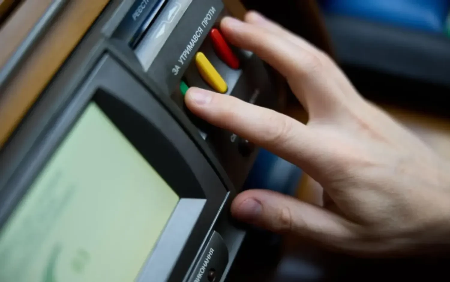 Правоохоронці викрили голову депутатської фракції ВР у підкупі нардепів за голосування конкретних законопроєктів