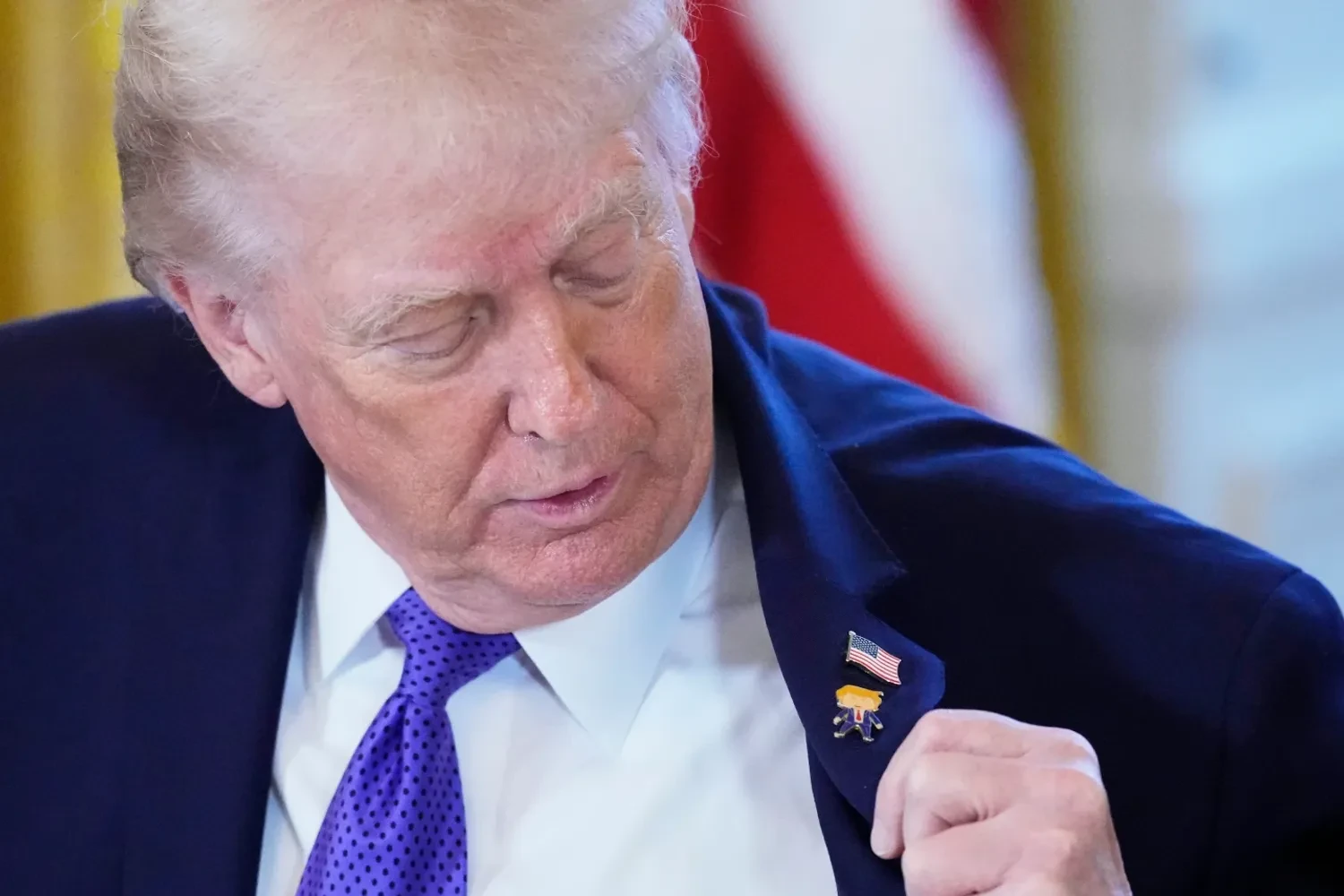 Трамп з’явився на публіці зі значком