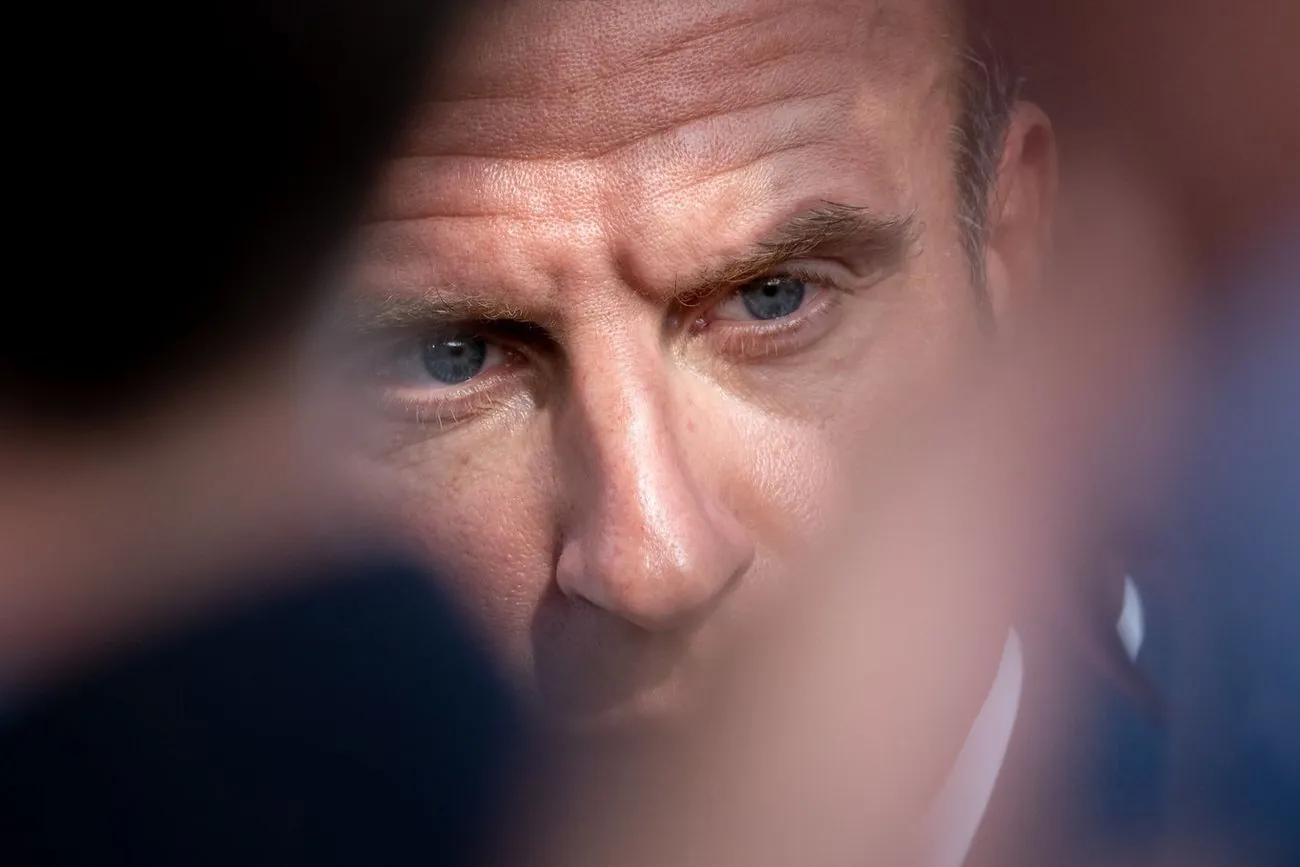 “Без тиску на українців і щоб не залежати від третіх сторін”: Макрон хоче “європейського підходу” до діалогу з путіним