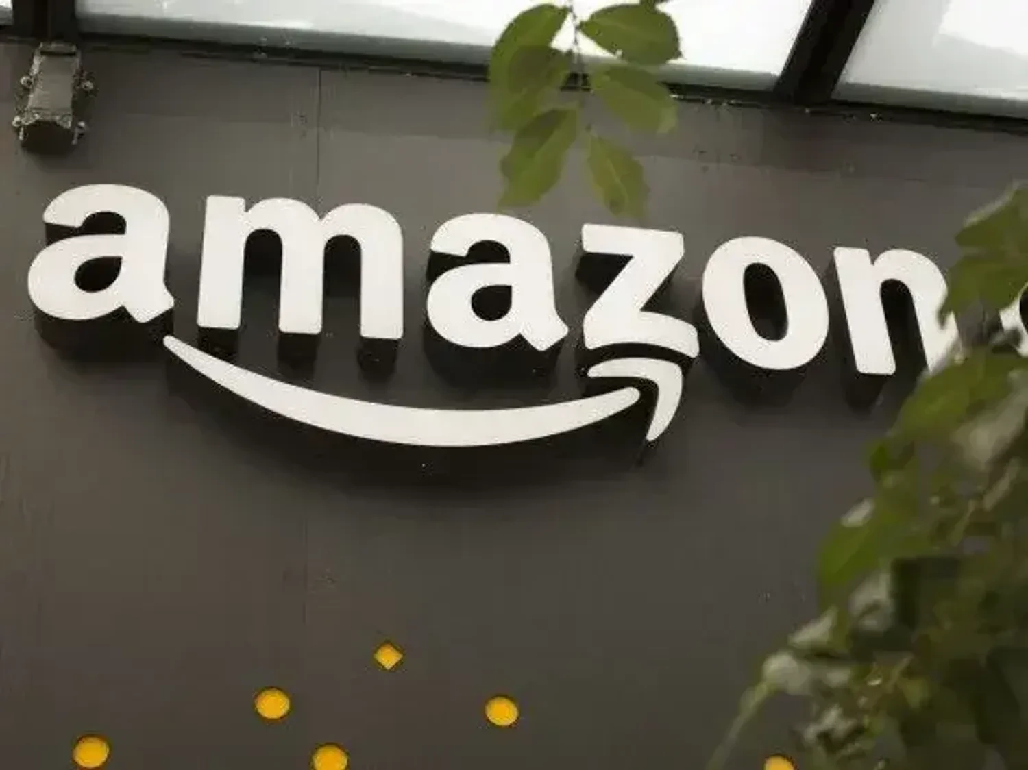 В Італії провели обшуки в Amazon через підозри в ухиленні від сплати податків - Reuters