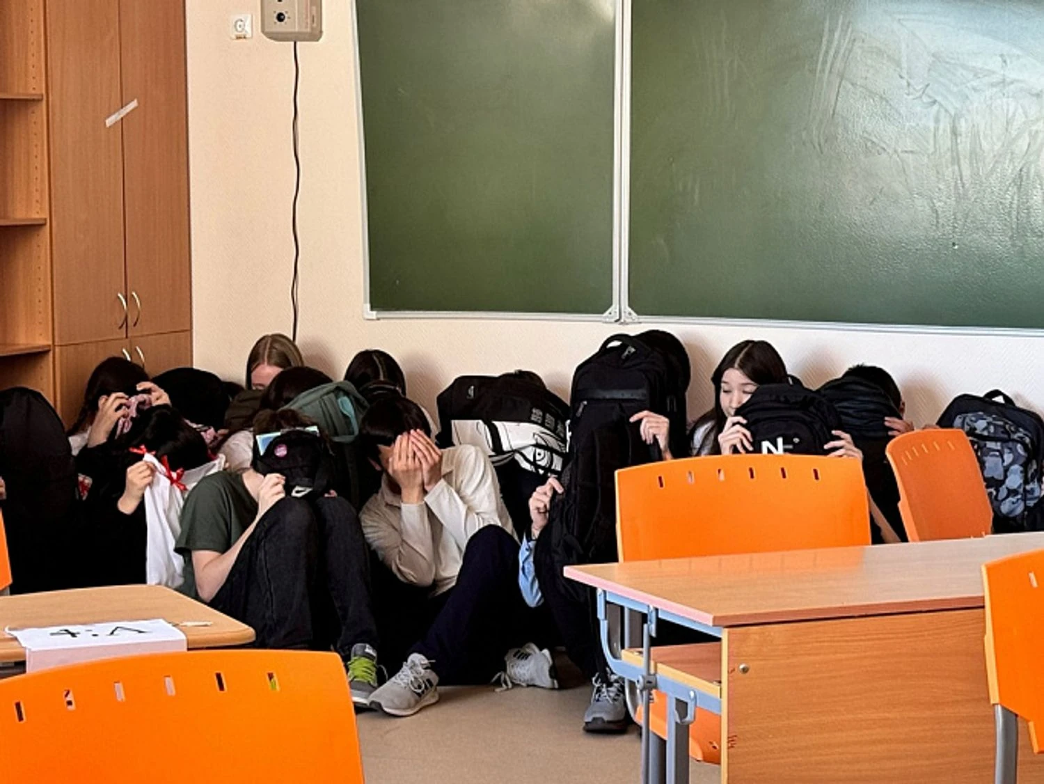 У рф посилюють нагляд за підлітками, школи моніторять соцмережі, а відповідальність перекладають на вчителів - СЗР