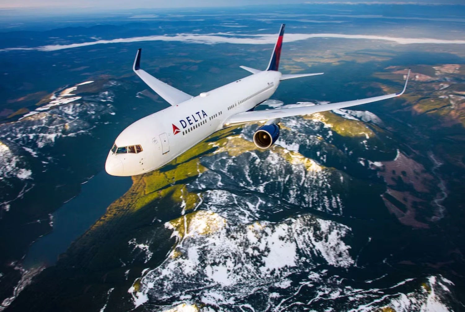 Авіакомпанії готуються до призупинення рейсів у Нью-Йорку та Бостоні через наближення потужної хуртовини