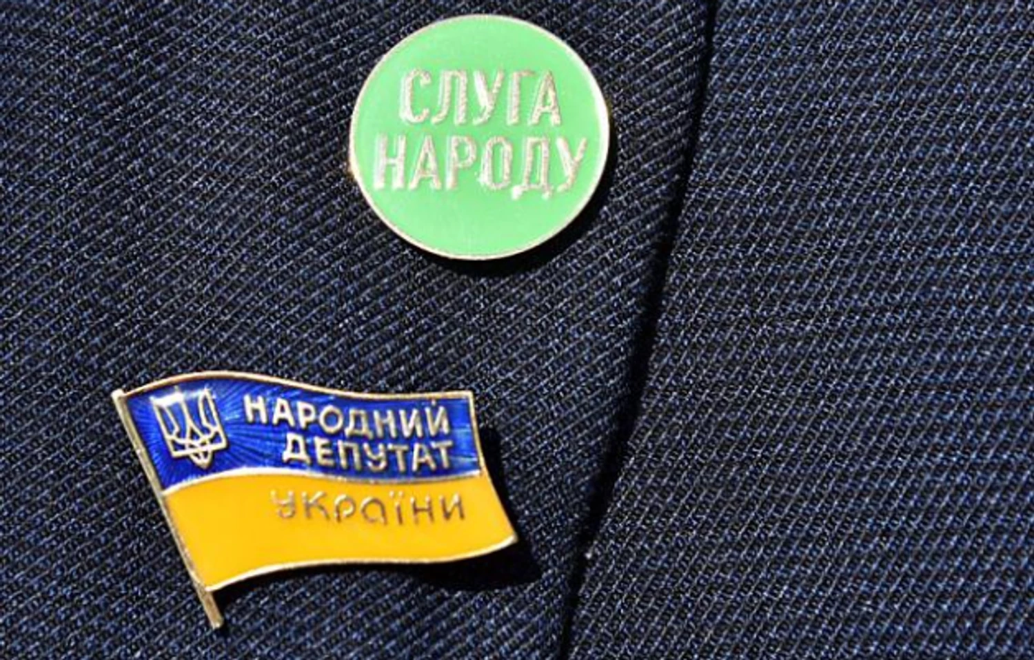 Близько 60 “слуг народу” написали заяви про складання мандату, зокрема через низьку зарплату - нардеп