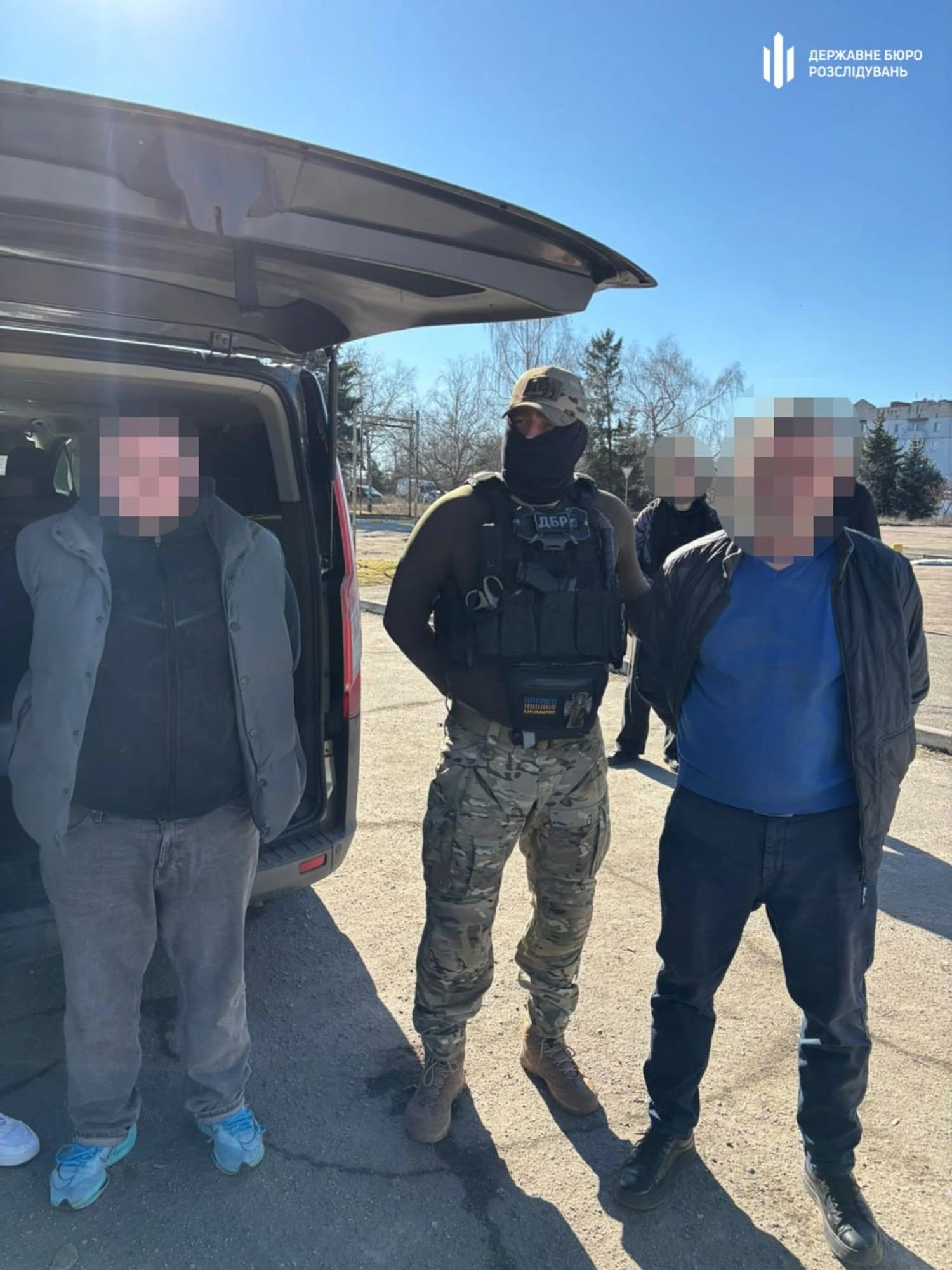 Ексдепутат та військовий продавали за $11,5 тис. "непридатність" до службиУ Кропивницькому ДБР затримало спільників, які обіцяли фіктивні діагнози для уникнення мобілізації. Фігурантам загрожує до восьми
років позбавлення волі.Суспільство • 16 березня, 12:00 • 4412 перегляди