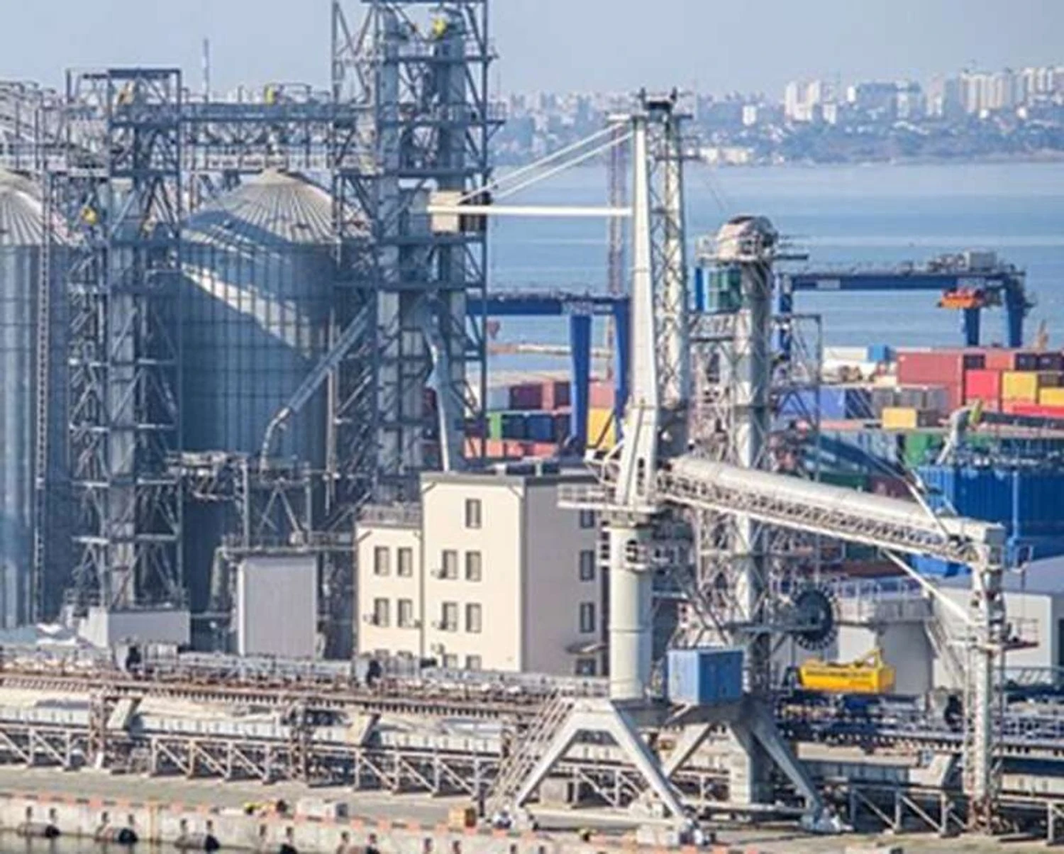 Порт Саудівської Аравії Янбу відновив завантаження нафти - Reuters