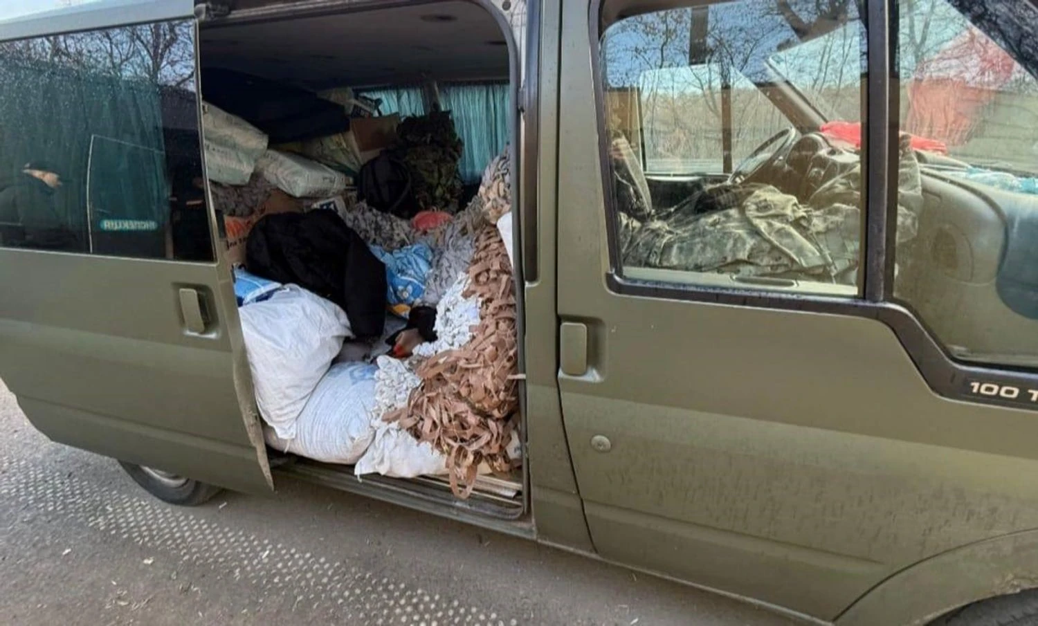 Вивозив ухилянтів під маскувальними сітками – на Буковині затримали капелана з поплічником