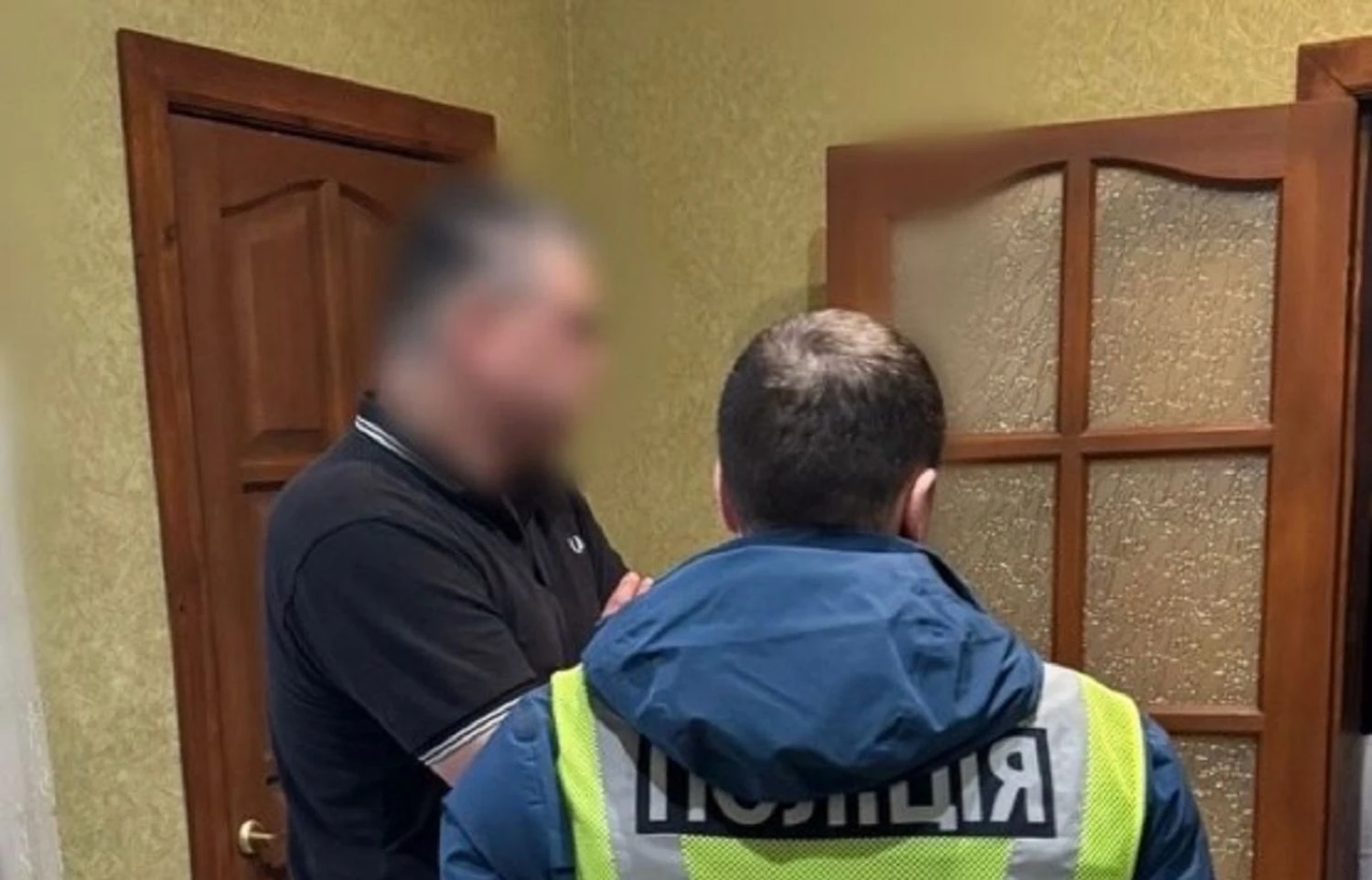 У Києві чоловік за 1700 доларів “допомагав” іноземцям легалізуватись в Україні