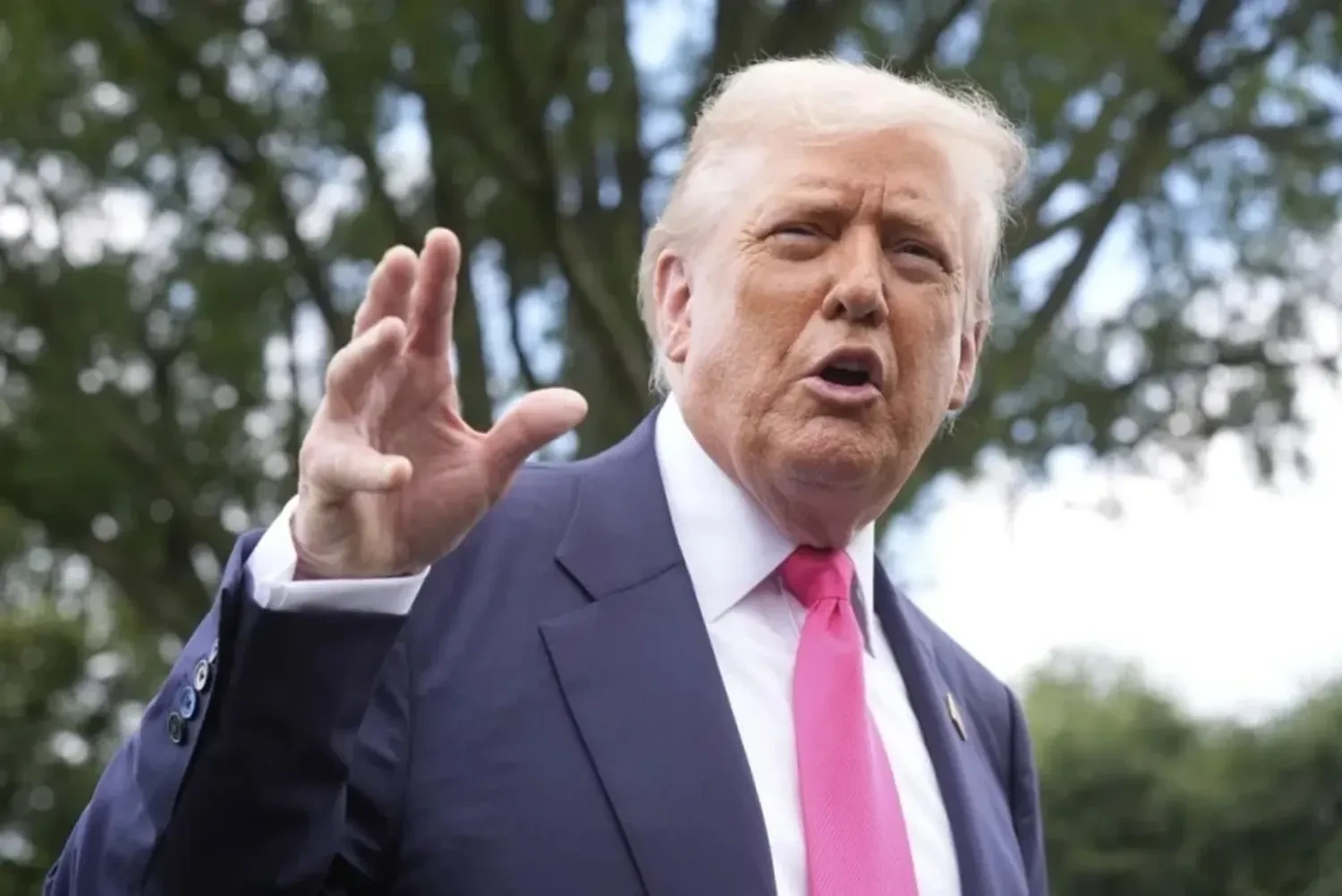 Трамп не виключає нові військові удари по Ірану та блокаду Ормузької протоки - ЗМІ