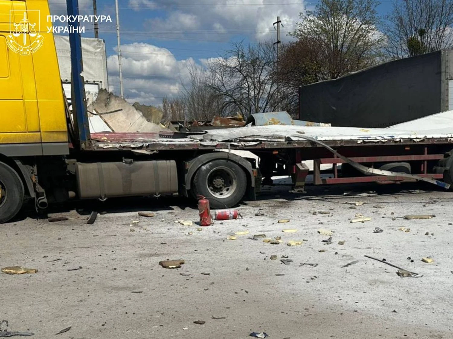 росіяни вдарили дронами по підприємству у Дергачах, поранено п