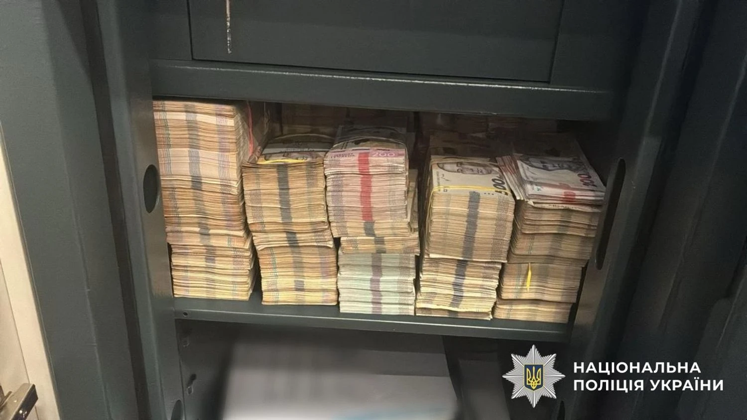 Наркоторгівля через мережу магазинів, call-центри та погрози – в Україні провели сотні обшуків і викрили угруповання “Хімпром”