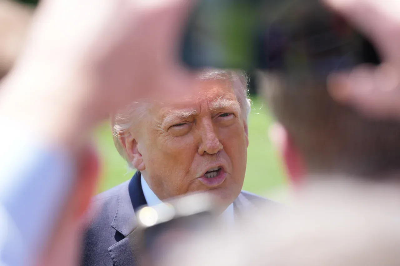 Трамп фокусується на Ірані - Європа та Україна діють без США - Politico