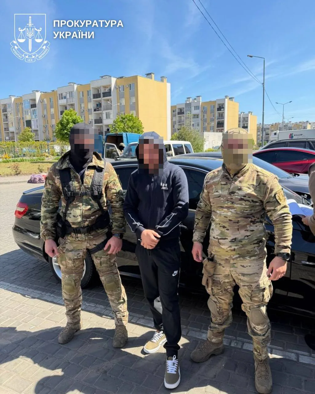 На Кіровоградщині викрили групу, яка обікрала офіс агропідприємства на 3,4 млн грнТрьох жителів Одещини підозрюють у крадіжці понад 3,4 млн грн з офісу агрофірми. Зловмисники зламали сейф та викрали готівку,
підготувавши маскування.Кримінал • 8 травня, 11:44 • 3522 перегляди