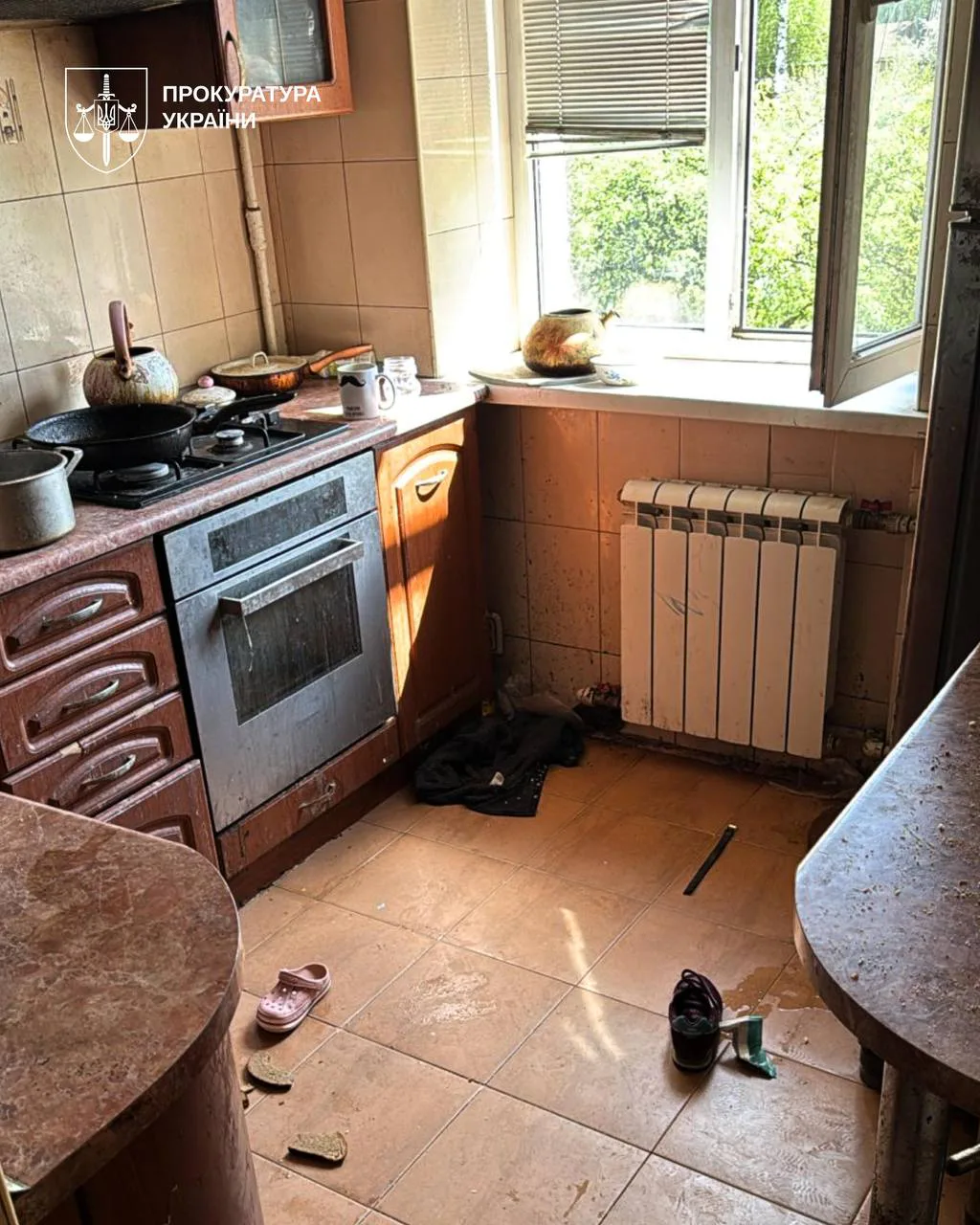 У Харкові 4-річний хлопчик загинув випав з вікна і загинув, матері повідомили про підозруУ Харкові 4-річний хлопчик загинув після падіння з четвертого поверху. Його матір затримали за залишення дітей без нагляду в
зачиненій квартирі.Суспільство • 8 травня, 12:12 • 7158 перегляди