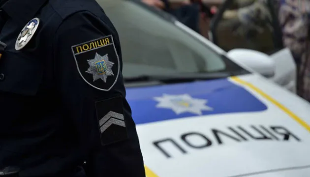 У Києві затримали чоловіка, який відкрив стрілянину після бійки в Подільському районіУ Подільському районі чоловік під час бійки кілька разів вистрілив у опонента з травматичного пістолета. Поліція затримала стрільця, стан потерпілого задовільний.Київ • 9 травня, 21:02 • 1258 перегляди