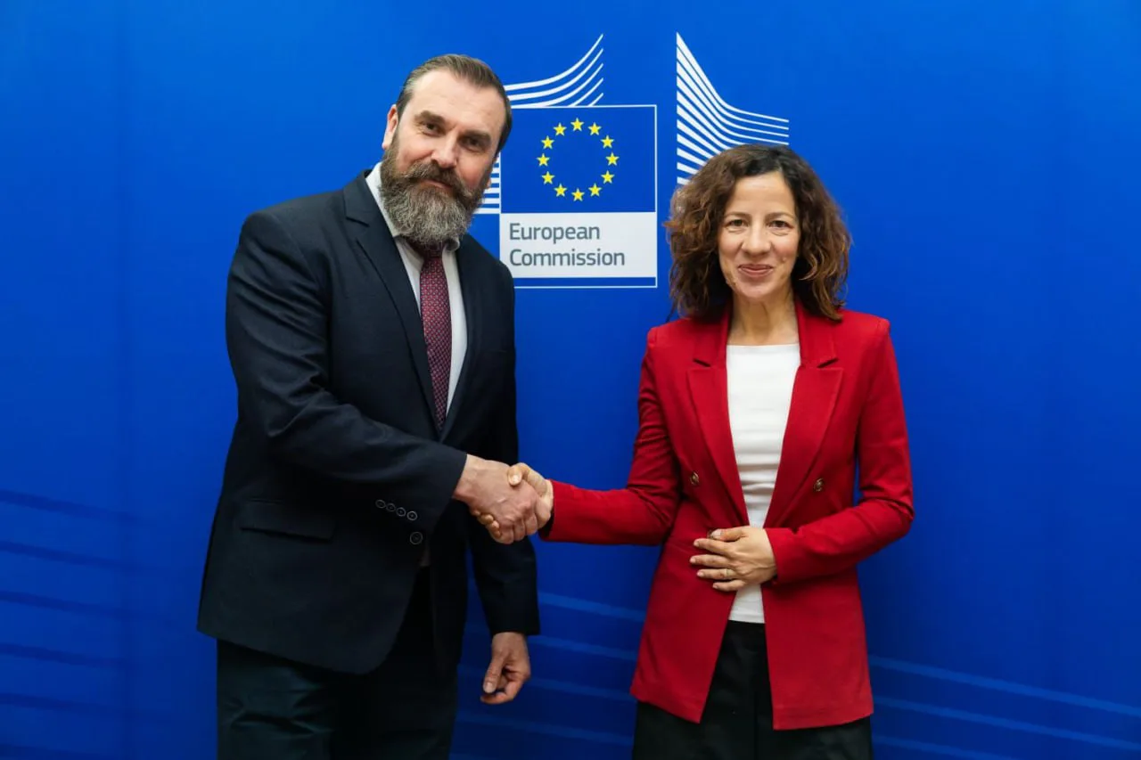 ЄС інвестував понад 1,1 мільярда євро в освіту та науку України – ЛісовийЄС спрямував понад 1,1 млрд євро на українську освіту та науку з 2022 року. Кошти пішли на академічну мобільність, друк
підручників та оновлення дитсадків.Політика • 12 травня, 19:05 • 6132 перегляди