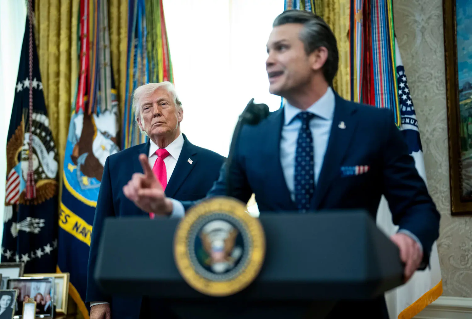Трамп після візиту до Китаю вирішує, чи поновлювати удари по Ірану – NYT