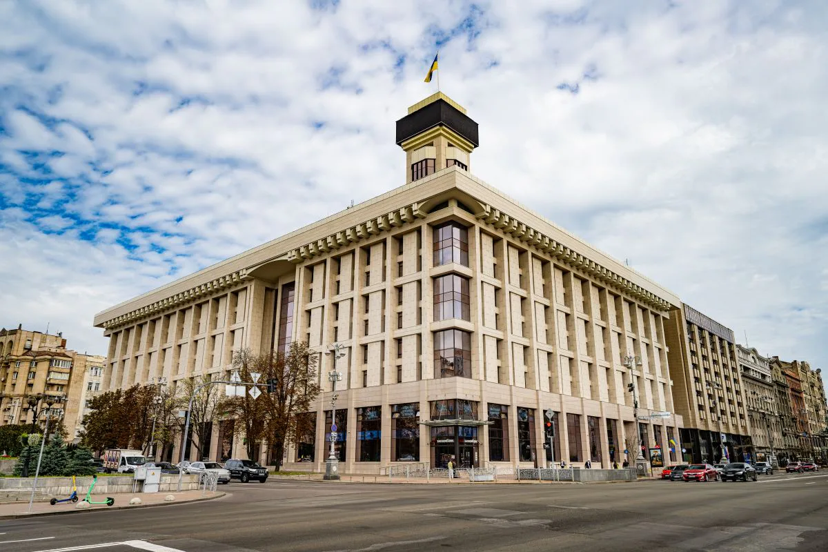 Суд частково зняв арешт із Будинку профспілок у Києві і скасував його передачу в АРМА – ухвала