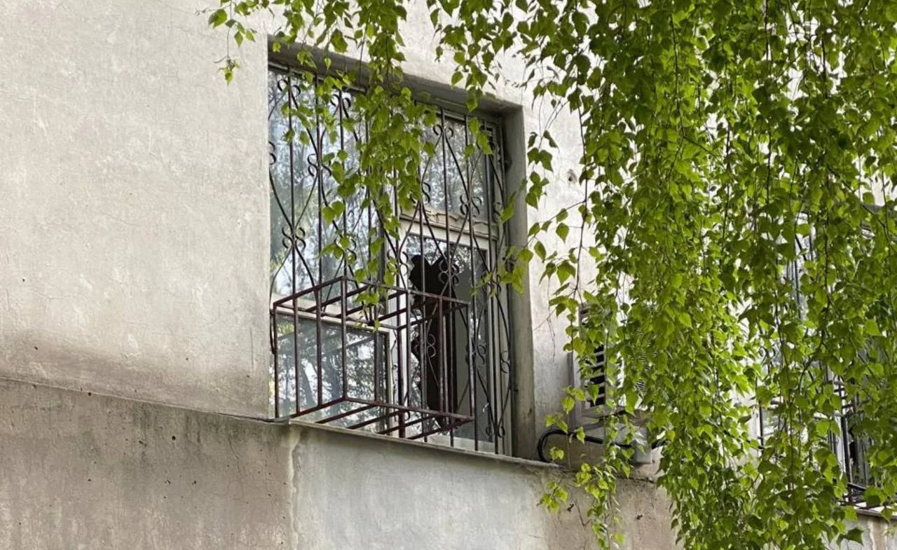 У Дніпрі через ворожу атаку пошкоджена будівля податкової