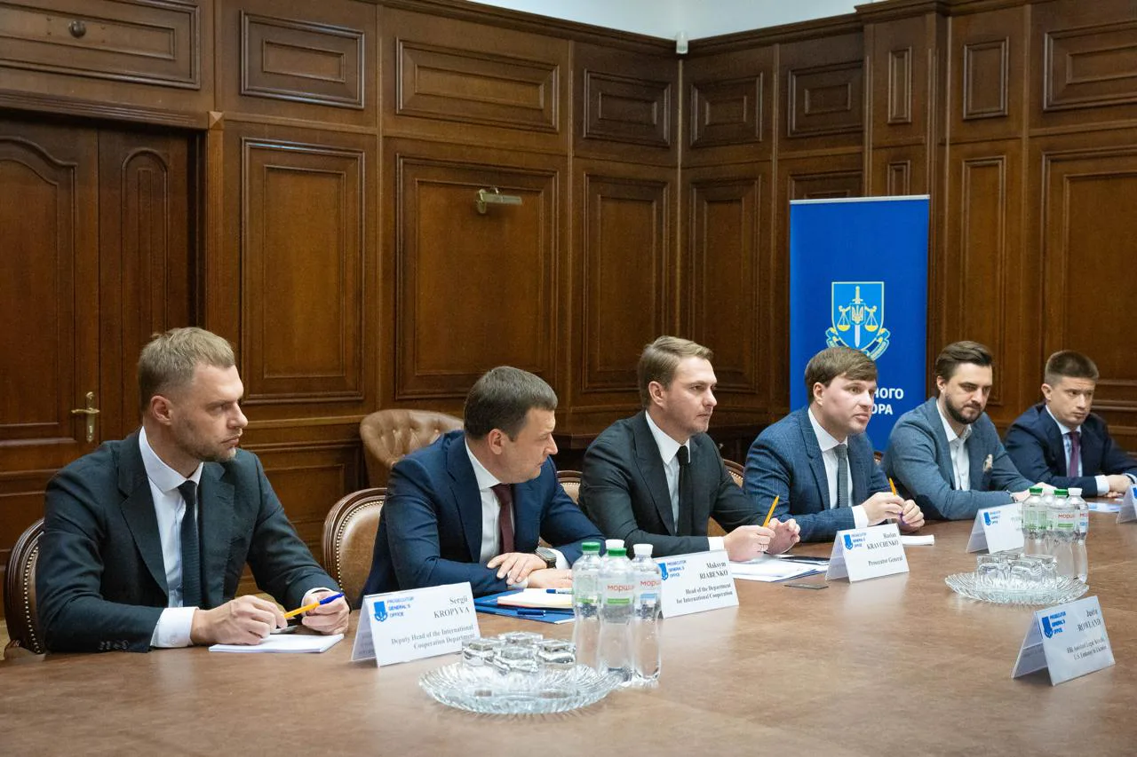 Генпрокурор Кравченко розраховує на допомогу ФБР у розширенні доказової бази щодо агресії рф