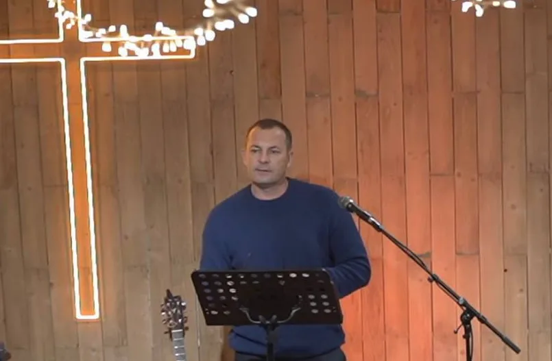 Керівник церкви баптистів, який вже побував у низці ДТП: що відомо про водія Mercedes, який вбив чотирьох людей у КиєвіУ Києві Павло Плешивцев на Mercedes влетів у перехід, убивши чотирьох людей. Раніше чоловік неодноразово порушував ПДР та вже
спричиняв аварії.Київ • 5 червня, 17:53 • 17062 перегляди