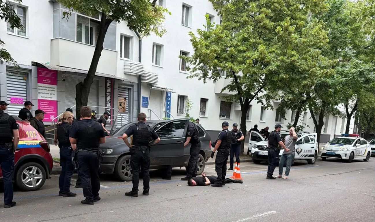 У центрі Дніпра сталася стрілянина та масова бійка – поліція почала слідство