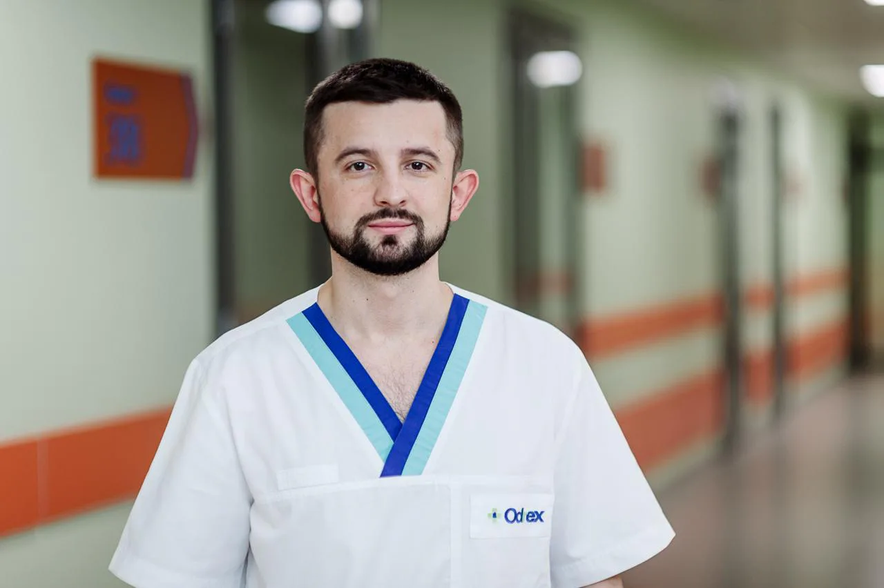 Оперував у Odrex попри судову заборону – як PR обвинуваченого у медичній недбалості лікаря працює проти нього